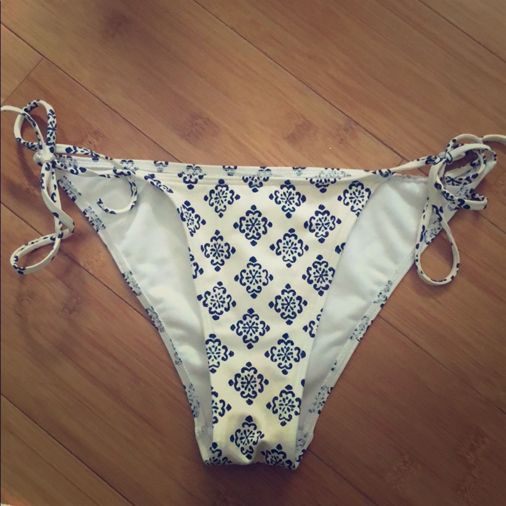 Blue and white A&F swim bottoms!